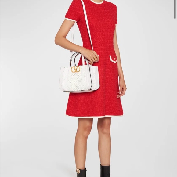 Valentino Garavani VLOGO Small Raffia Top-Handle Bag - Picture 5 of 8